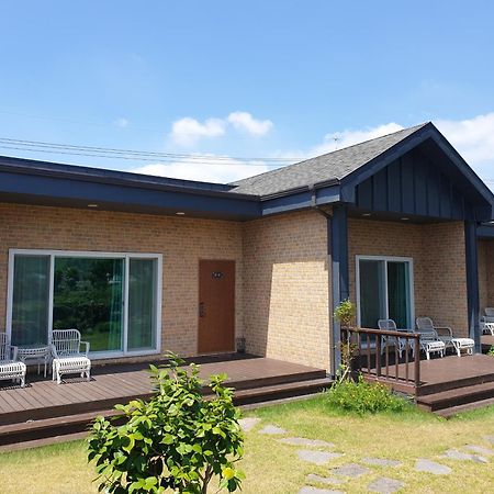 Wind Jeju Cafe & Pension ซอกวีโพ ภายนอก รูปภาพ