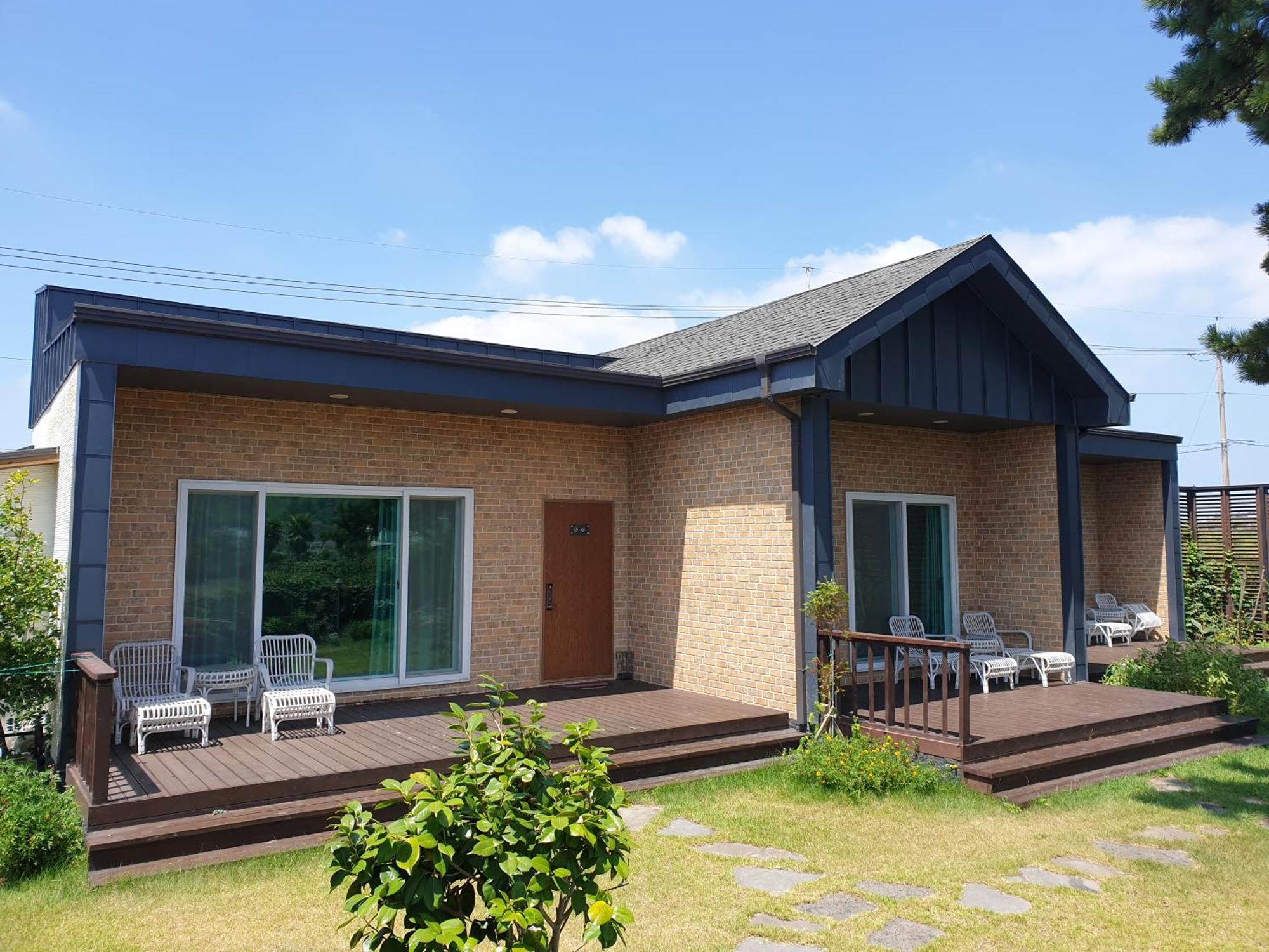 Wind Jeju Cafe & Pension ซอกวีโพ ภายนอก รูปภาพ