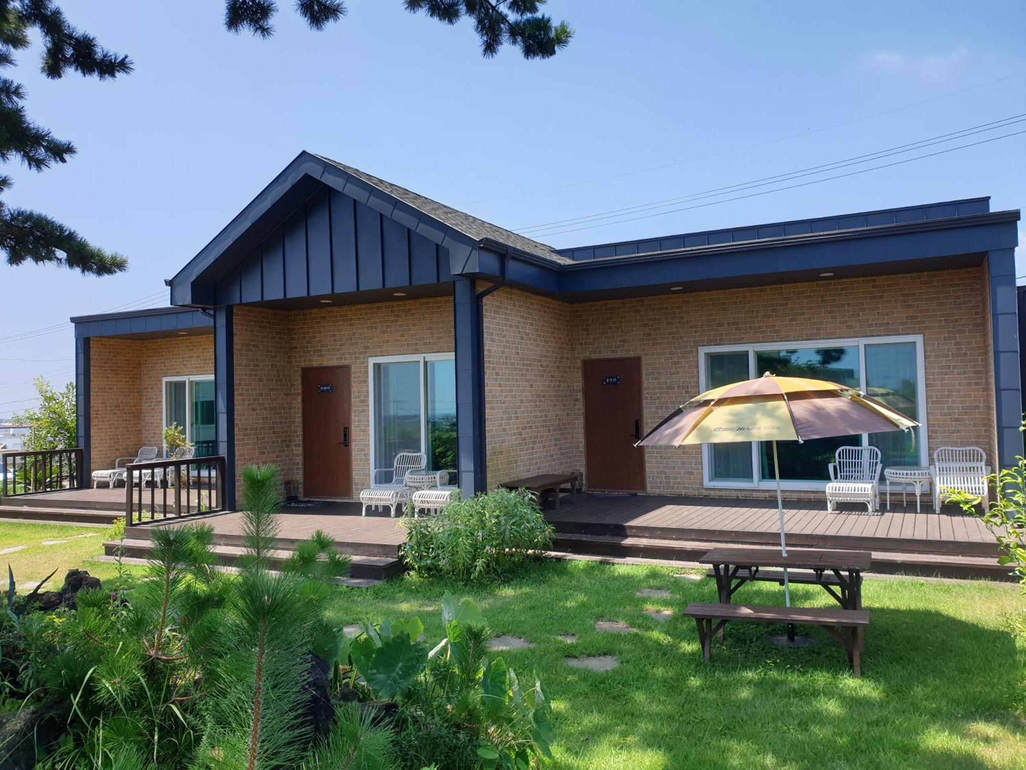Wind Jeju Cafe & Pension ซอกวีโพ ภายนอก รูปภาพ