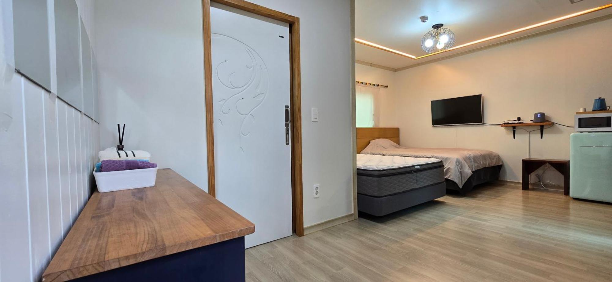 Wind Jeju Cafe & Pension ซอกวีโพ ภายนอก รูปภาพ