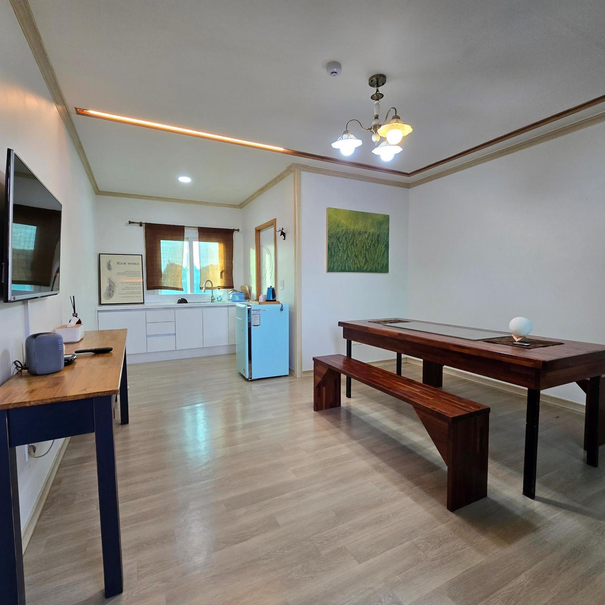 Wind Jeju Cafe & Pension ซอกวีโพ ภายนอก รูปภาพ