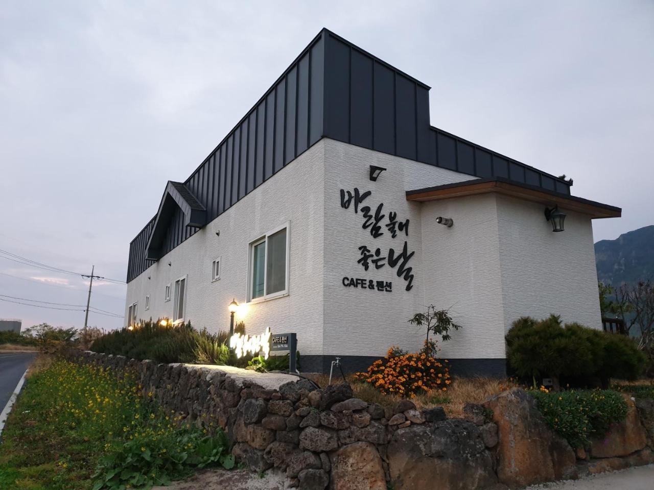 Wind Jeju Cafe & Pension ซอกวีโพ ภายนอก รูปภาพ