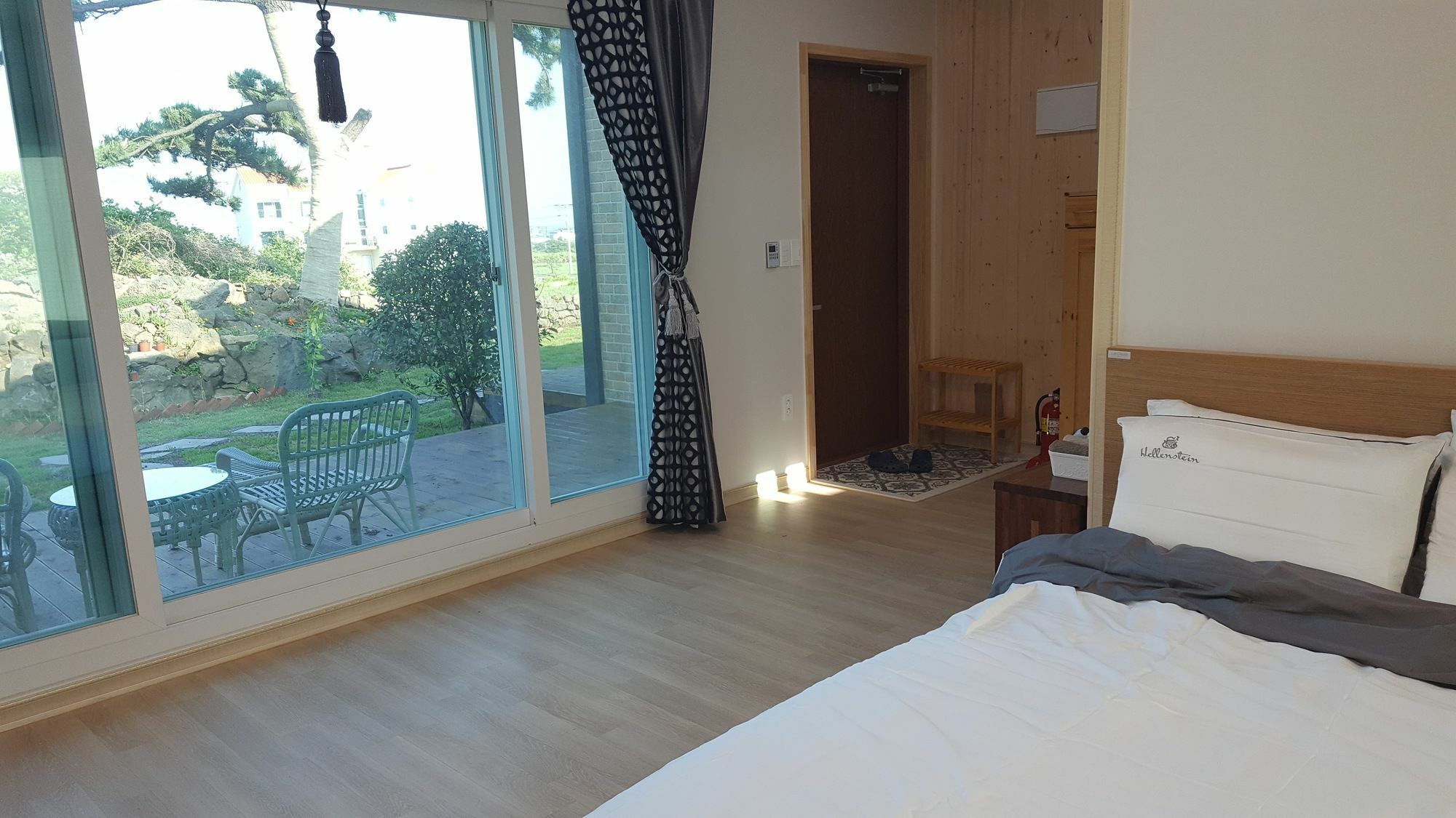 Wind Jeju Cafe & Pension ซอกวีโพ ภายนอก รูปภาพ