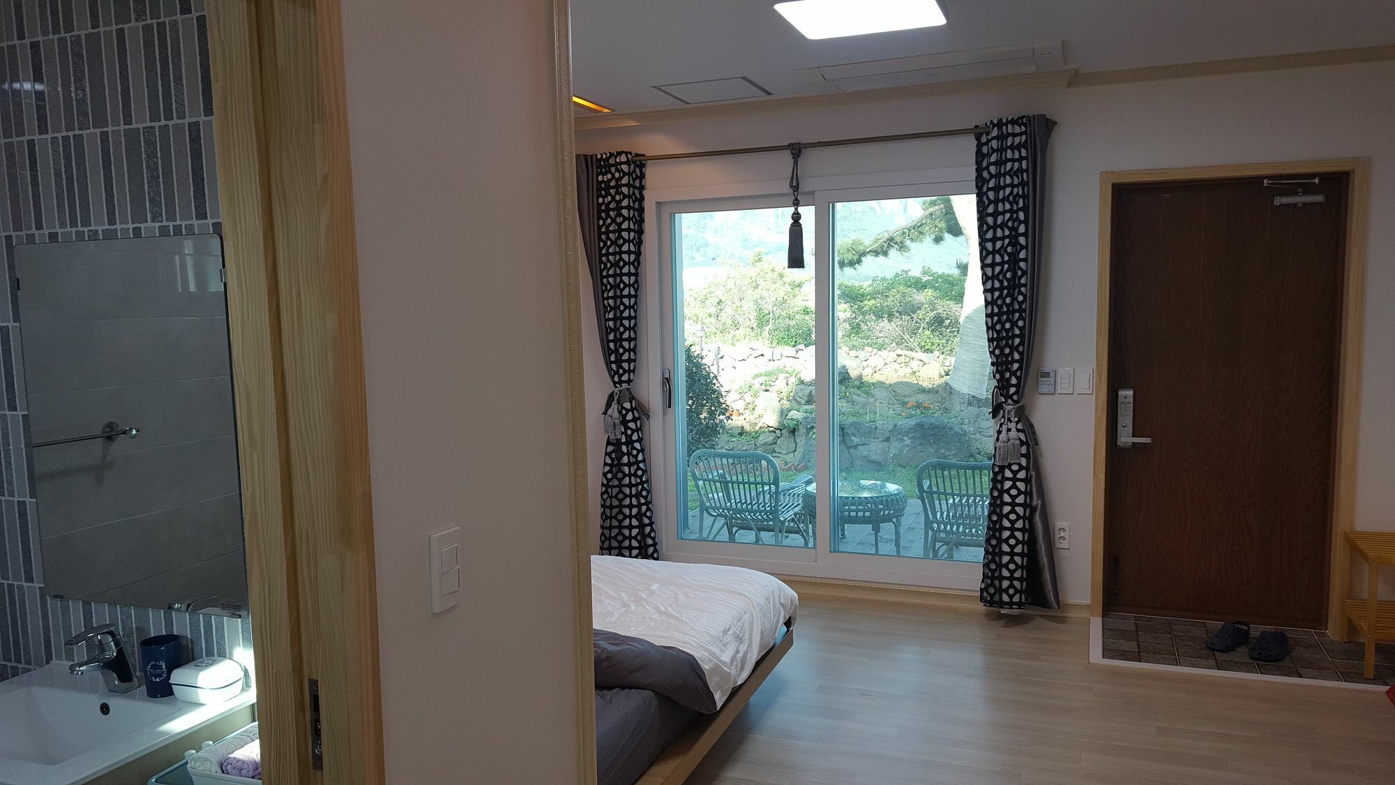 Wind Jeju Cafe & Pension ซอกวีโพ ภายนอก รูปภาพ