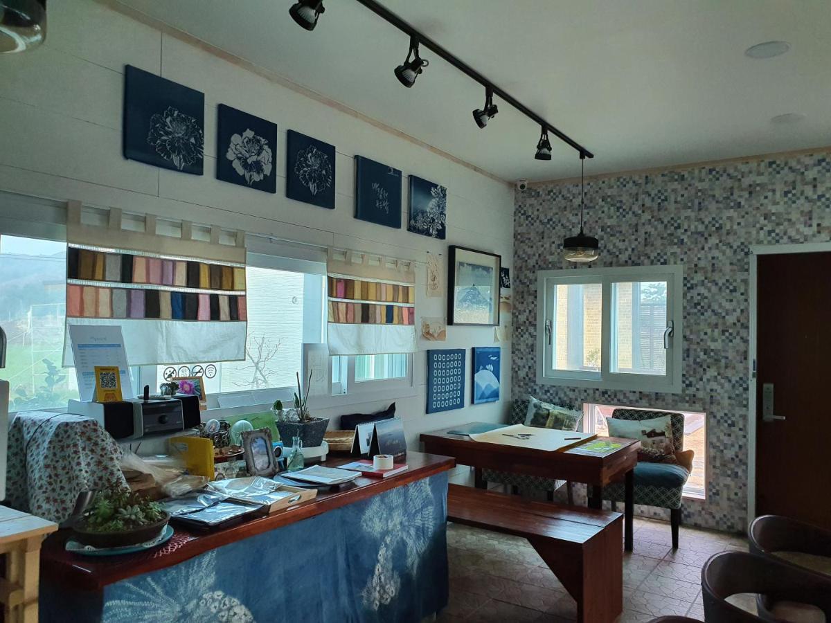 Wind Jeju Cafe & Pension ซอกวีโพ ภายนอก รูปภาพ